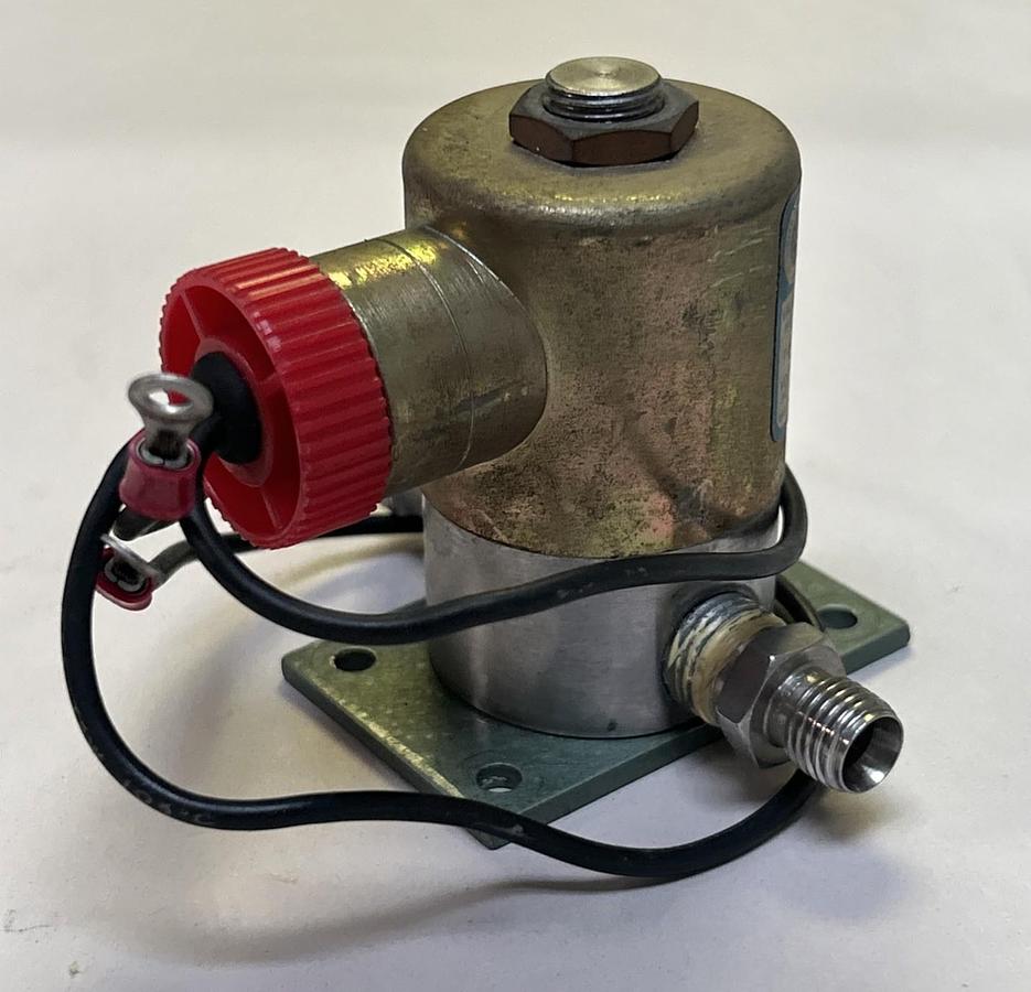 Used SKINNER VALVE,V52DB2100,SOLENOID VALVE 1/8 IN ORIFICE 100PSI 110/120V