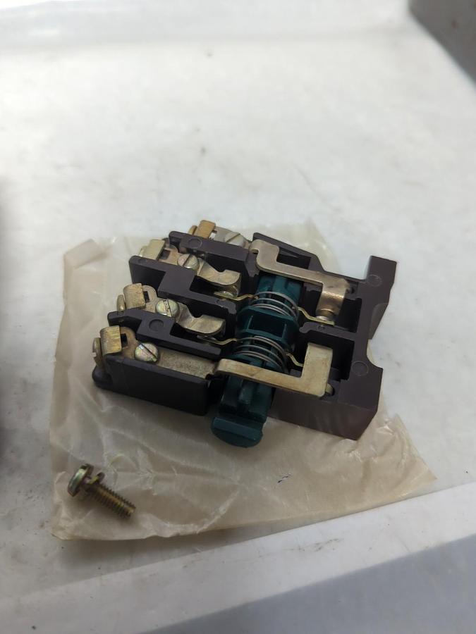 SYLVANIA,KPMF-2,FIXED POLE KIT 10A AC 600V NOS