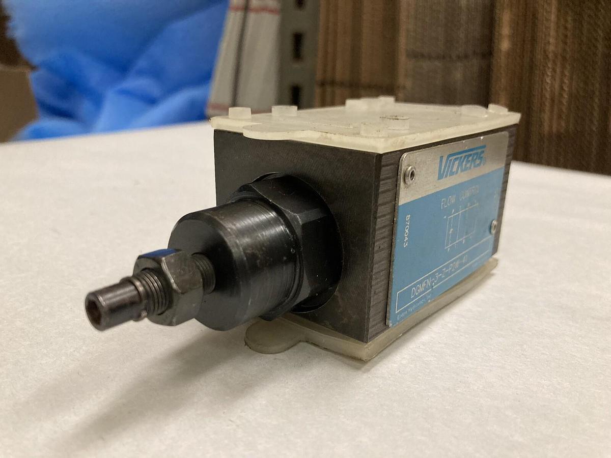 Used Vickers,DGMFN-3-Z-P2W-41,Flow Control Valve