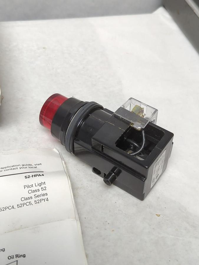 SIEMENS,52PX4B2,PILOT LIGHT 6 VOLT AC/DC RED NEMA 4X NOS