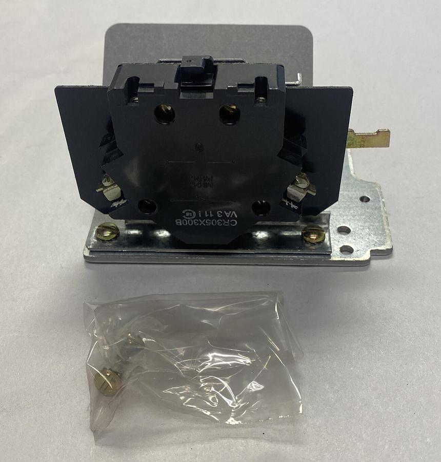 Used GENERAL ELECTRIC,CR305X300B,AUXILIARY CONTACT NEW