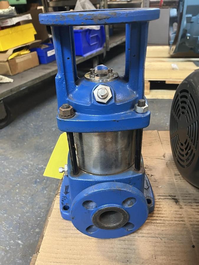 Used BERKELEY,BVM5-5-204,VERTICAL MULTI STAGE CENTRIFUGAL PUMP 1.25" FLANGES