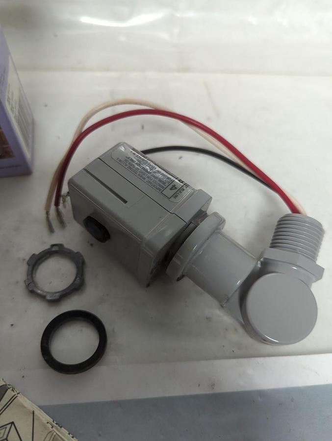 INTERMATIC,K4235,PHOTO CONTROL STEM MOUNT WITH SWIVEL NOS