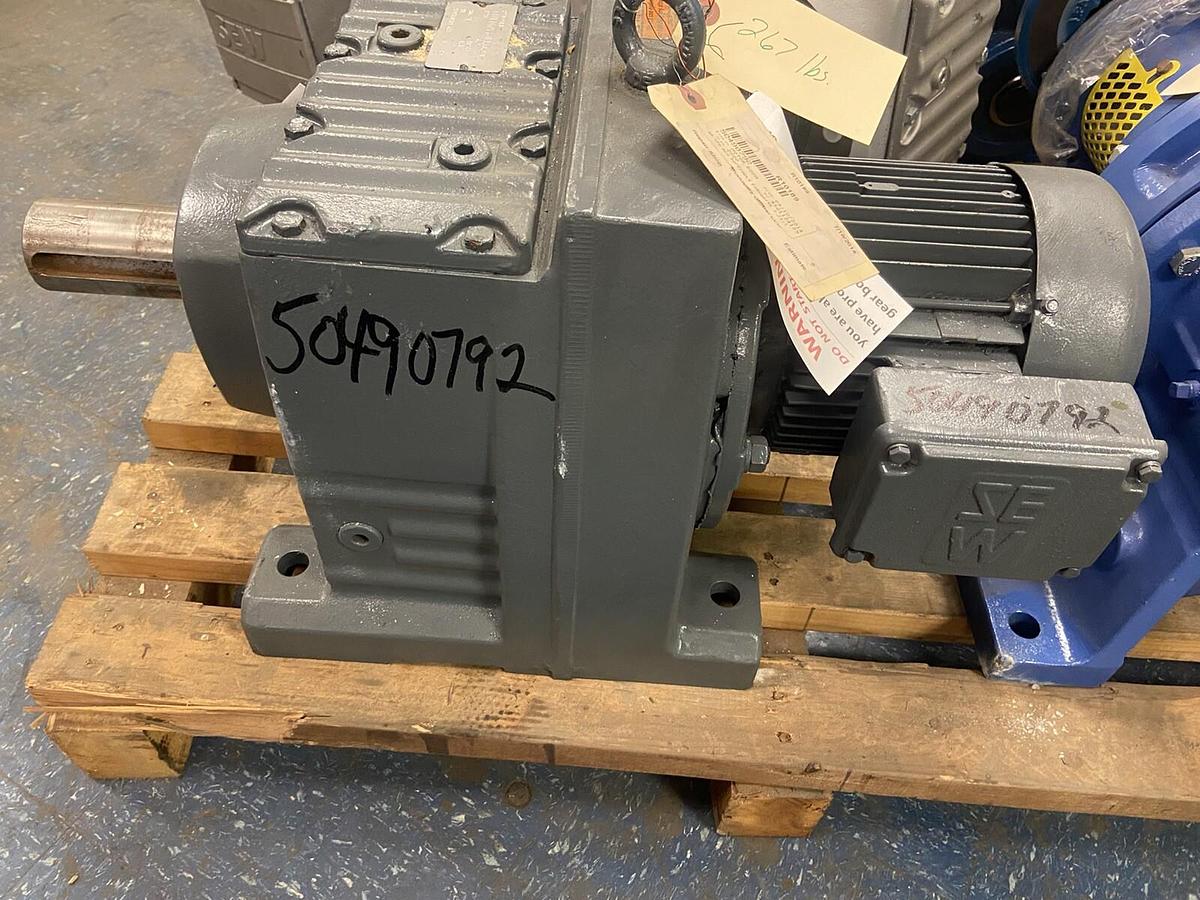 Used SEW Eurodrive,R97DT90L4,Gearmotor Input 1720RPM Ratio 255.71 Out 6.7RPM