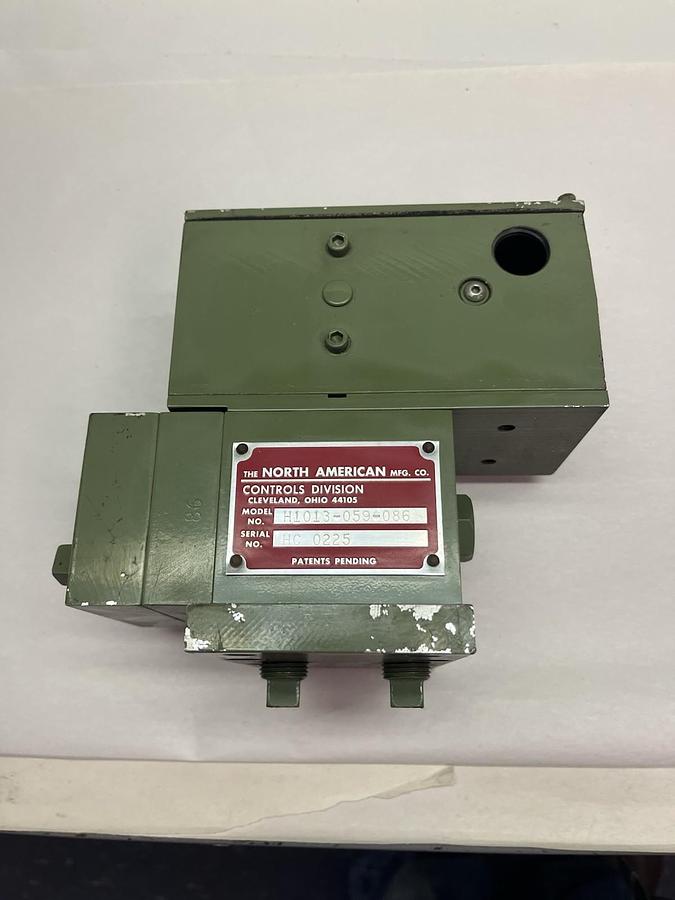 Used NORTH AMERICAN,H1013-059-086,VALVE BLOCK