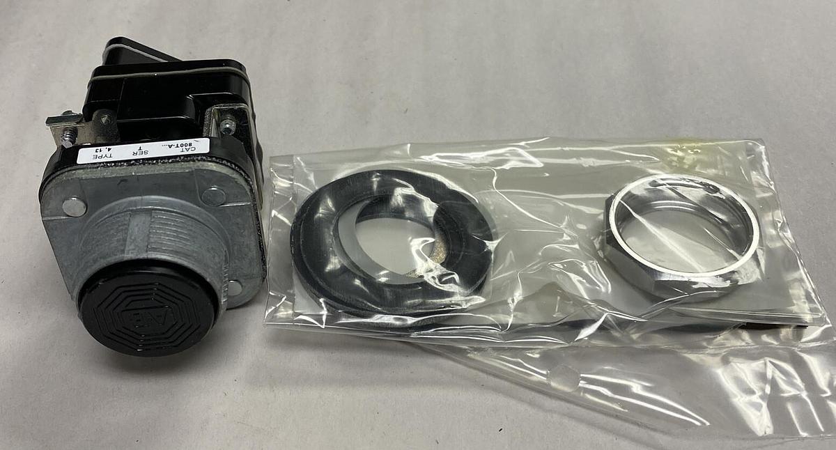 ALLEN BRADLEY,800T-A2T,PUSH BUTTON FLUSH HEAD BLACK NOS