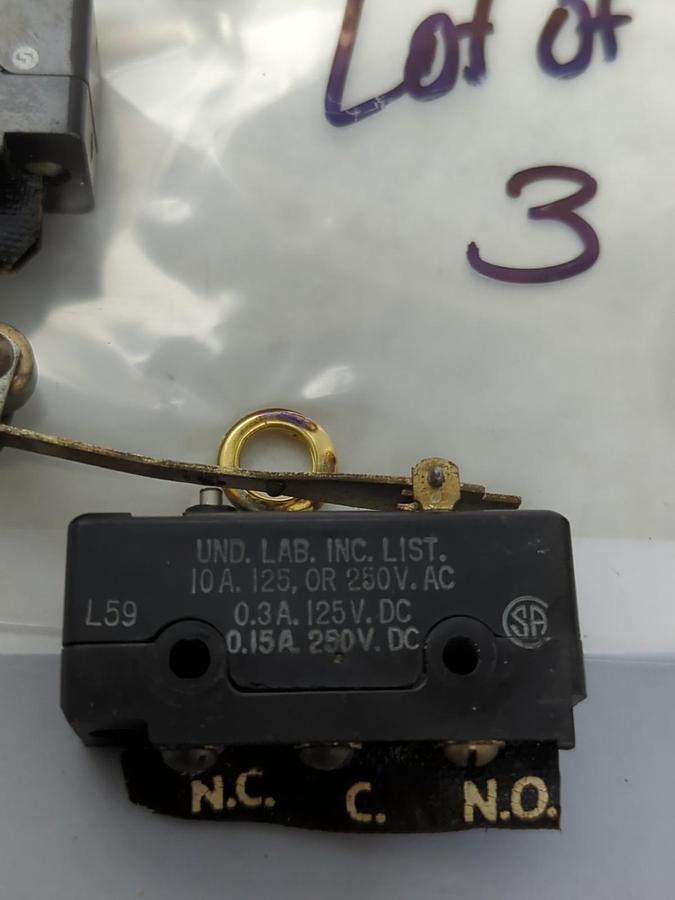 Used HONEYWELL,DT-2RV23-A7,ROLLER LEVER MICRO SWITCH 10 AMP LOT OF 3 PRE-OWNED