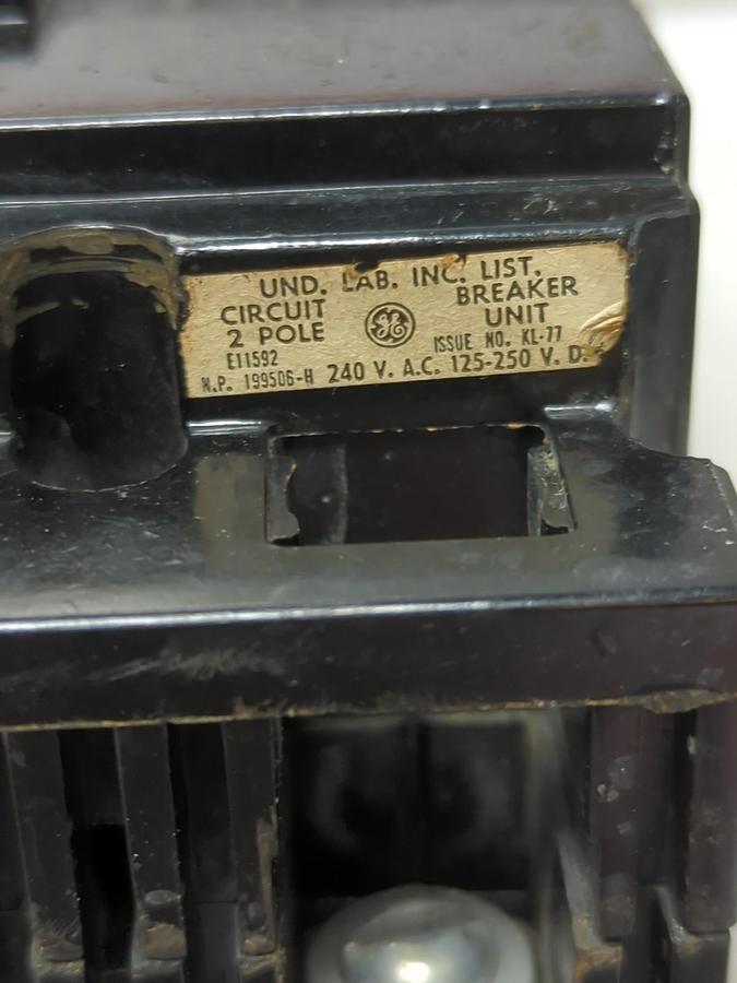 Used GENERAL ELECTRIC,TE122030,CIRCUIT BREAKER 2-POLE 30 AMP PRE-OWNED
