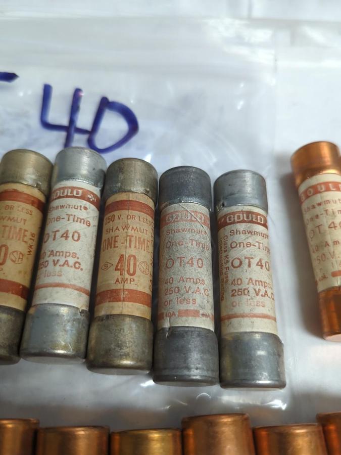 Used GOULD SHAWMUT,OT40,ONE TIME 40 AMP FUSE LOT OF 24 PRE-OWNED