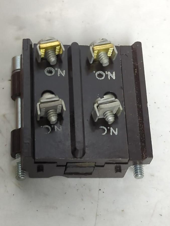 CUTLER HAMMER,E30KLA3,CONTACT BLOCK 600V NOS