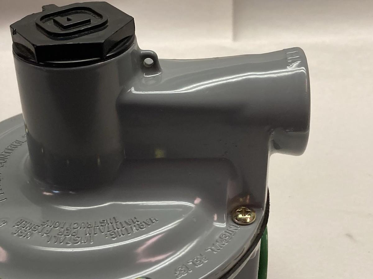 Fisher Controls,R522-3,Internal Relief Pressure Valve 7.5-9.5 1/8 Inch Bore