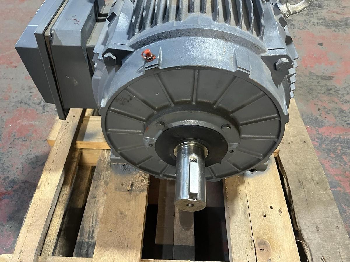 TECHTOP,GR3-CI-TF-324TS-2-BR-D-40,MOTOR 40HP 3555RPM 230/460V 3PH 324TS FR NOS