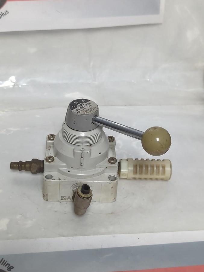 Used SMC,VH300-N02,HAND VALVE PRE-OWNED