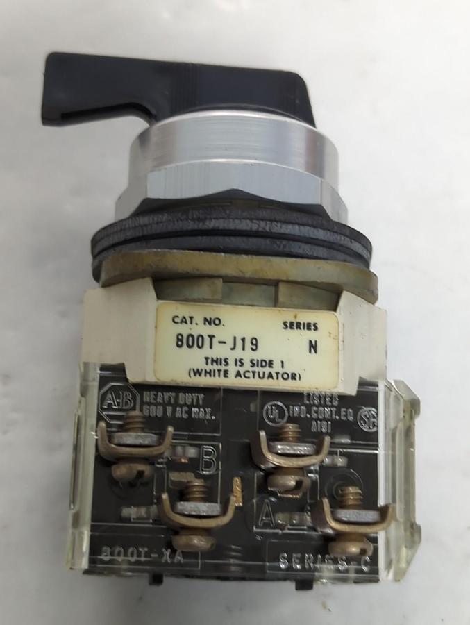 Used ALLEN BRADLEY,800T-J19,SERIES N SELECTOR SWITCH PRE-OWNED