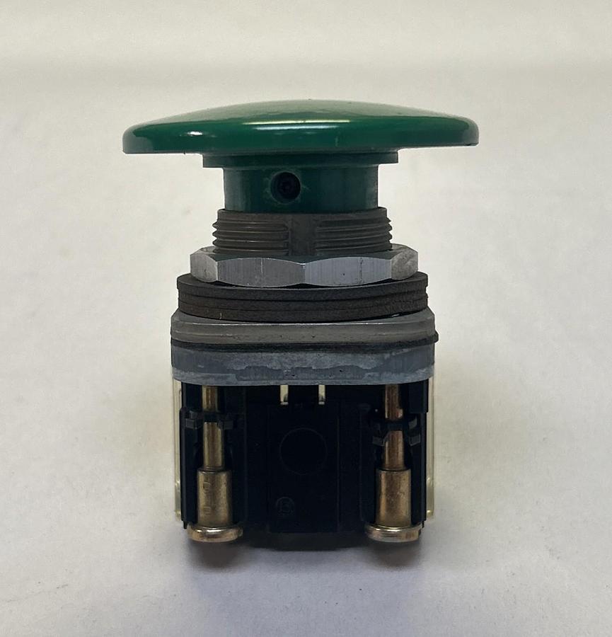 ALLEN BRADLEY,800T-D1J,GREEN PUSH BUTTON NOS