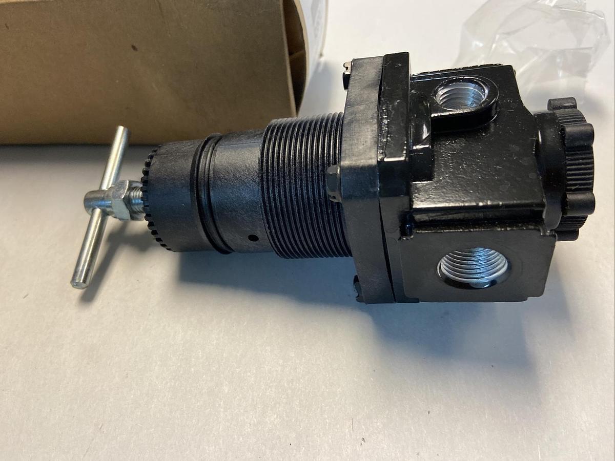 Used Arrow Pneumatics,R353LT-60,3/8 INCH Air Regulator 0-300PSI