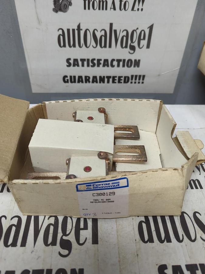 FERRAZ SHAWMUT,C300129,PROTISTOR FUSE W/ INDICATOR 700V/200A BOX OF 3 NOS