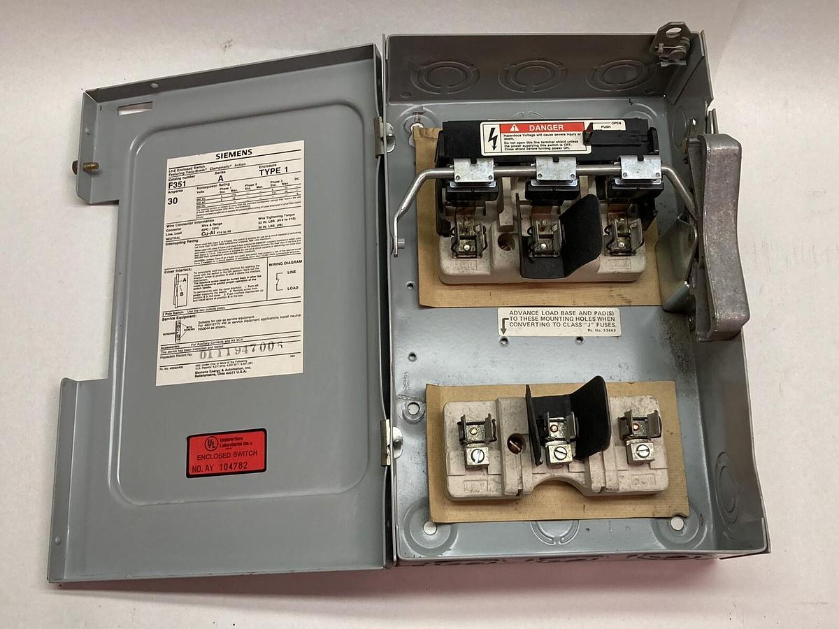 Used Siemens,F-351,Heavy Duty Enclosed Safety Switch Type 1 Series A 30A