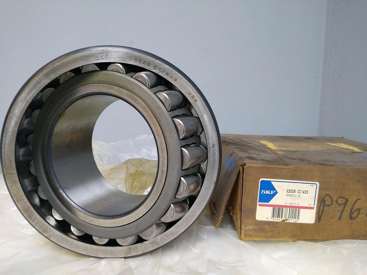 SKF,23228 CC/W33,Spherical Roller Bearing NOS
