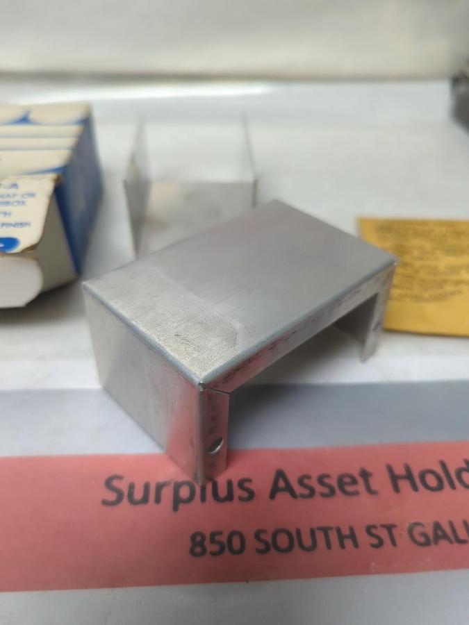 BUD,CU-3001-A,COMBO SNAP OR SCREW TYPE MINIBOX 3-14LX2-1/8WX1-5/8H INCHES NOS