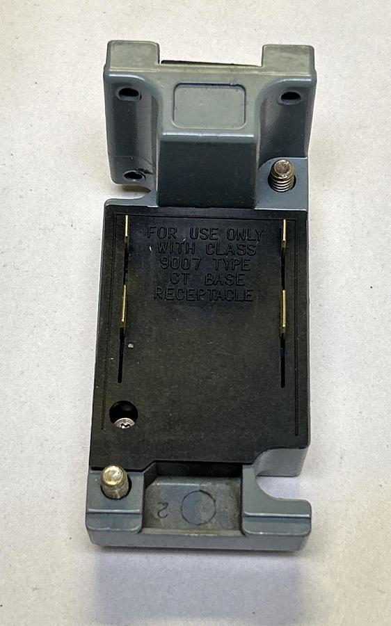 SQUARE D,9007C054,LIMIT SWITCH BODY ONLY NOS