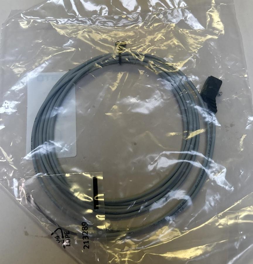 Used FESTO,NEBV-Z4WA2L-R-E-2.5-N-LE2-S1,CONNECTING CABLE NEW