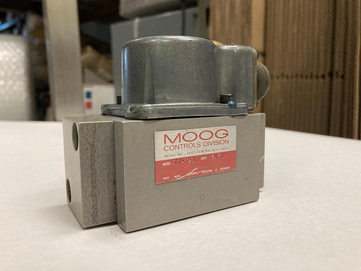 Used Moog,77-553,Servo Valve