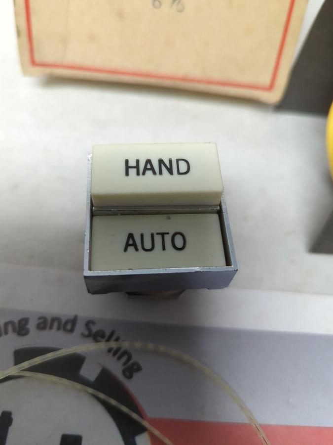 CUTLER-HAMMER,C400LG2,COVER CONTROL KIT COMB.STR.HAND-AUTO-SET SWITCH NOS