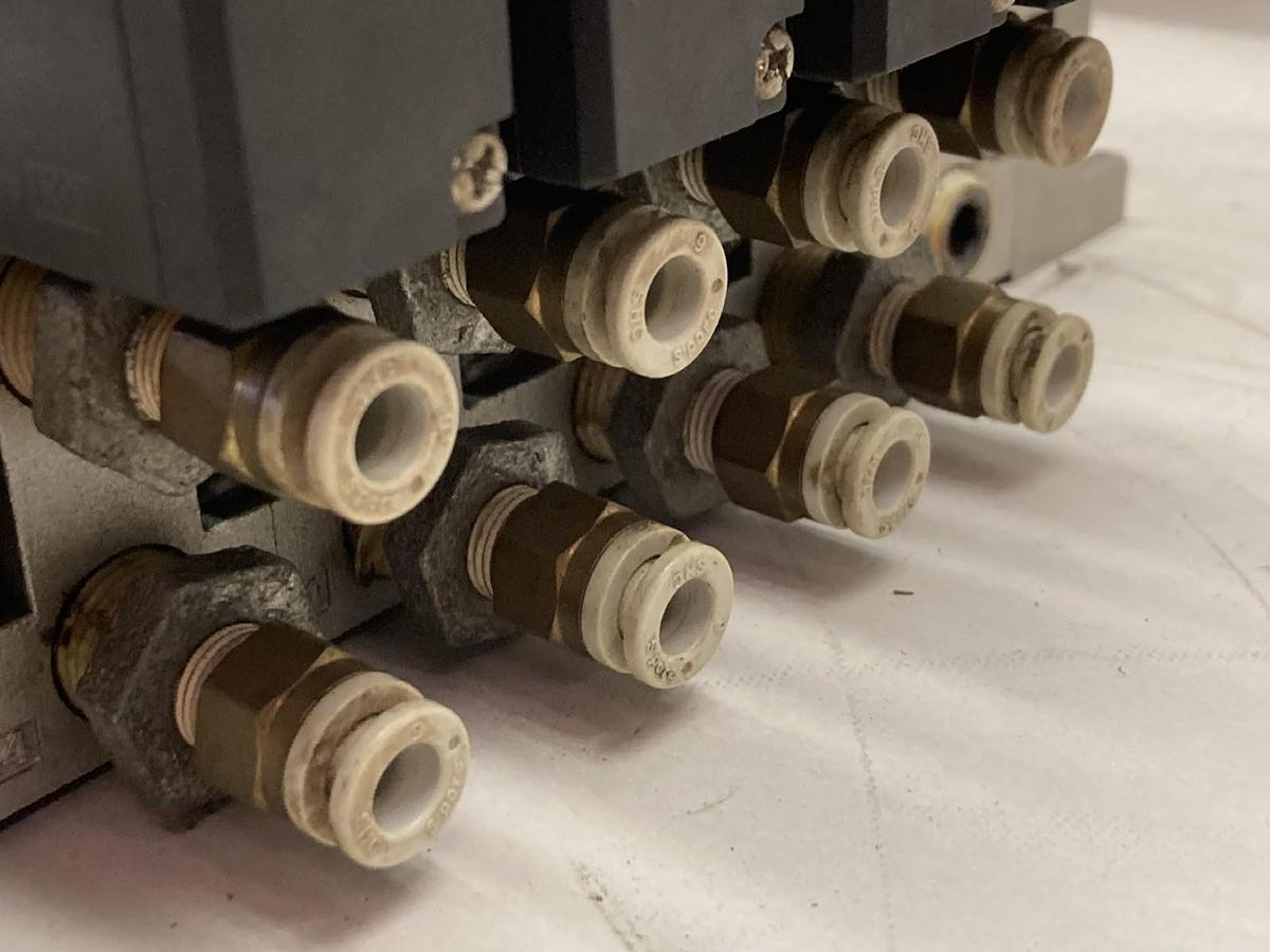 Used SMC,VFS2200-5FZ,Valve Manifold Block 0.1-1.0MPa