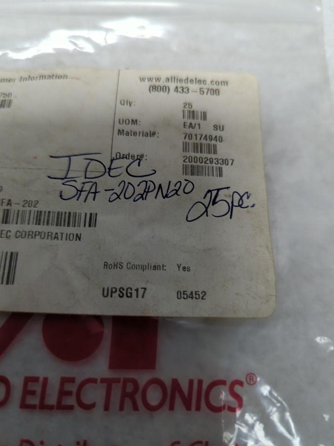 IDEC,SFA-202PN20,HOLD DOWN CLIPS LOT OF 25 NOS