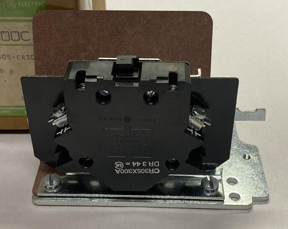 GENERAL ELECTRIC,CR305X300C,AUXILIARY CONTACT BLOCK SIZE 3 & 4 NEW