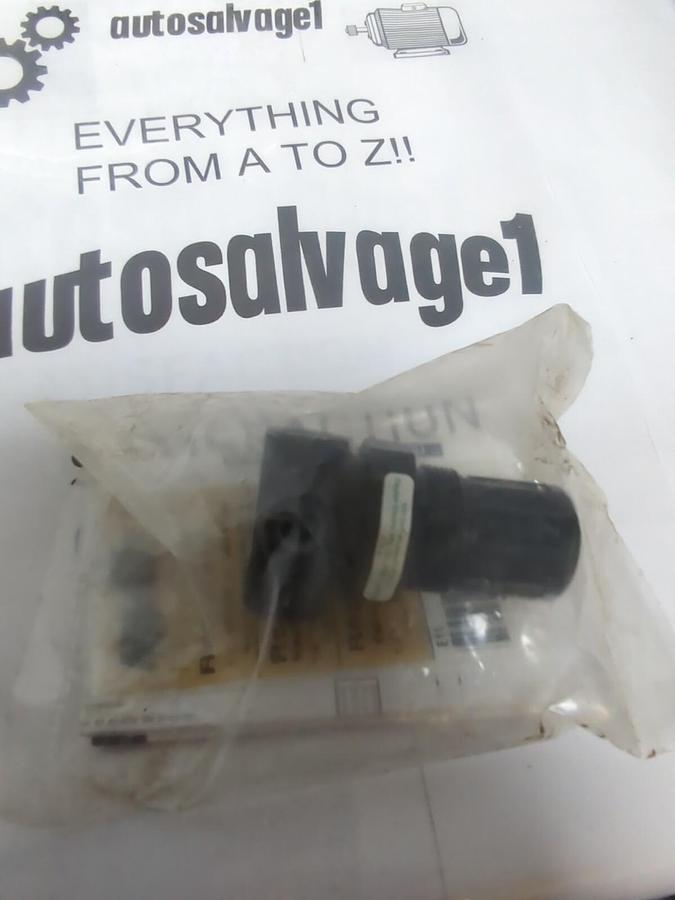 SPEEDAIRE,4ZM08,1/4 INCH PNEUMATIC REGULATOR NOS