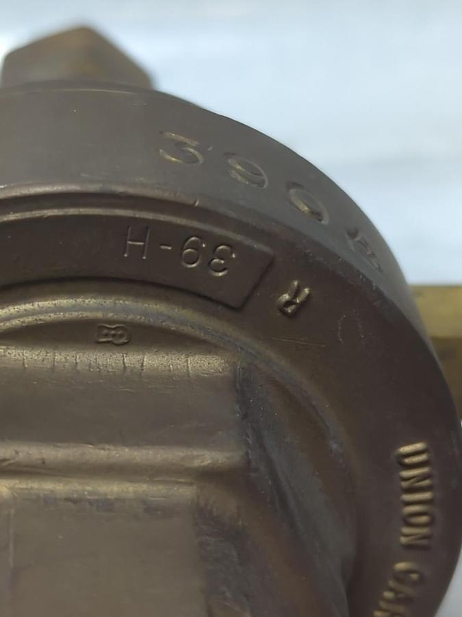 Used UNION CARBIDE,R 39-H,OXYGEN REGULATOR LINDE DIVISION PRE-OWNED