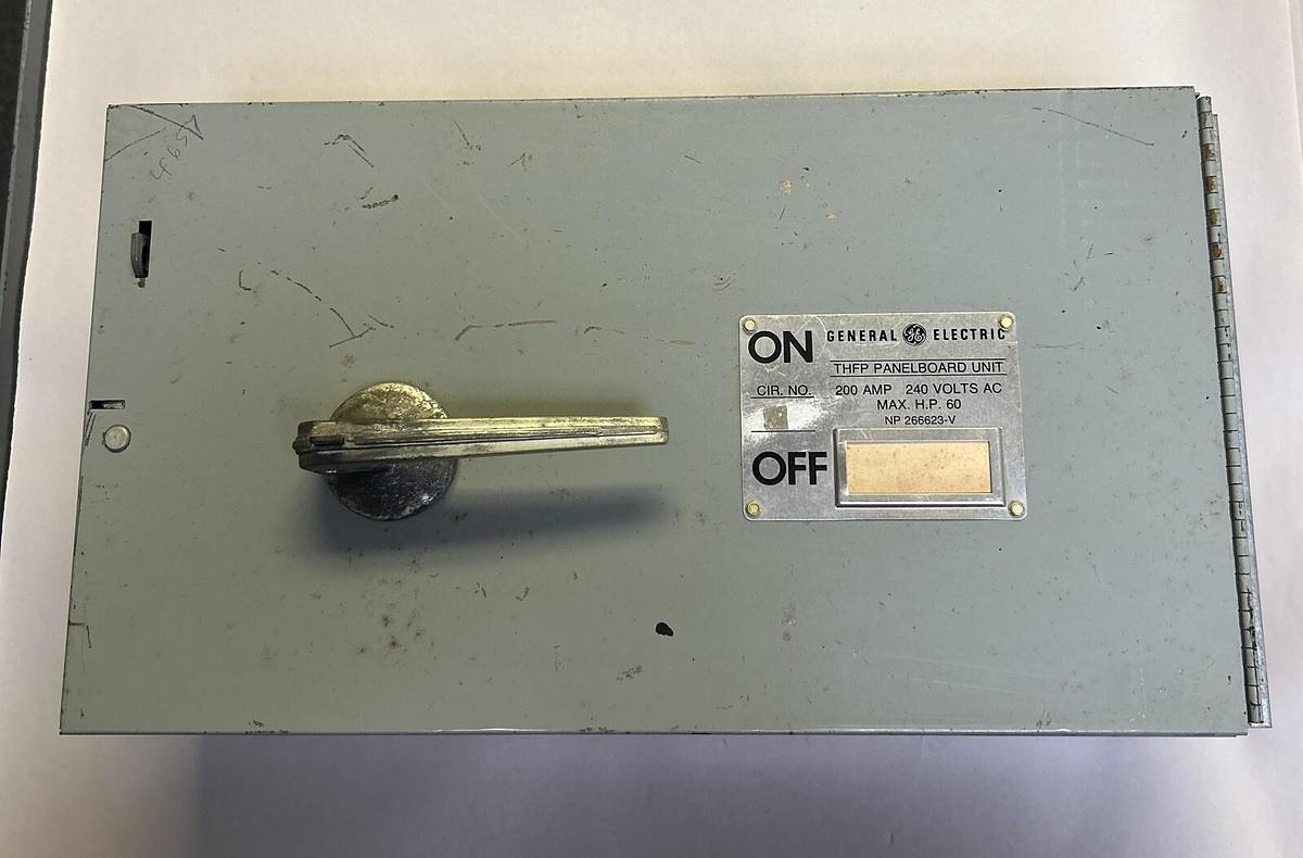 Used GENERAL ELECTRIC,THFP324,PANELBOARD UNIT 200A 240V