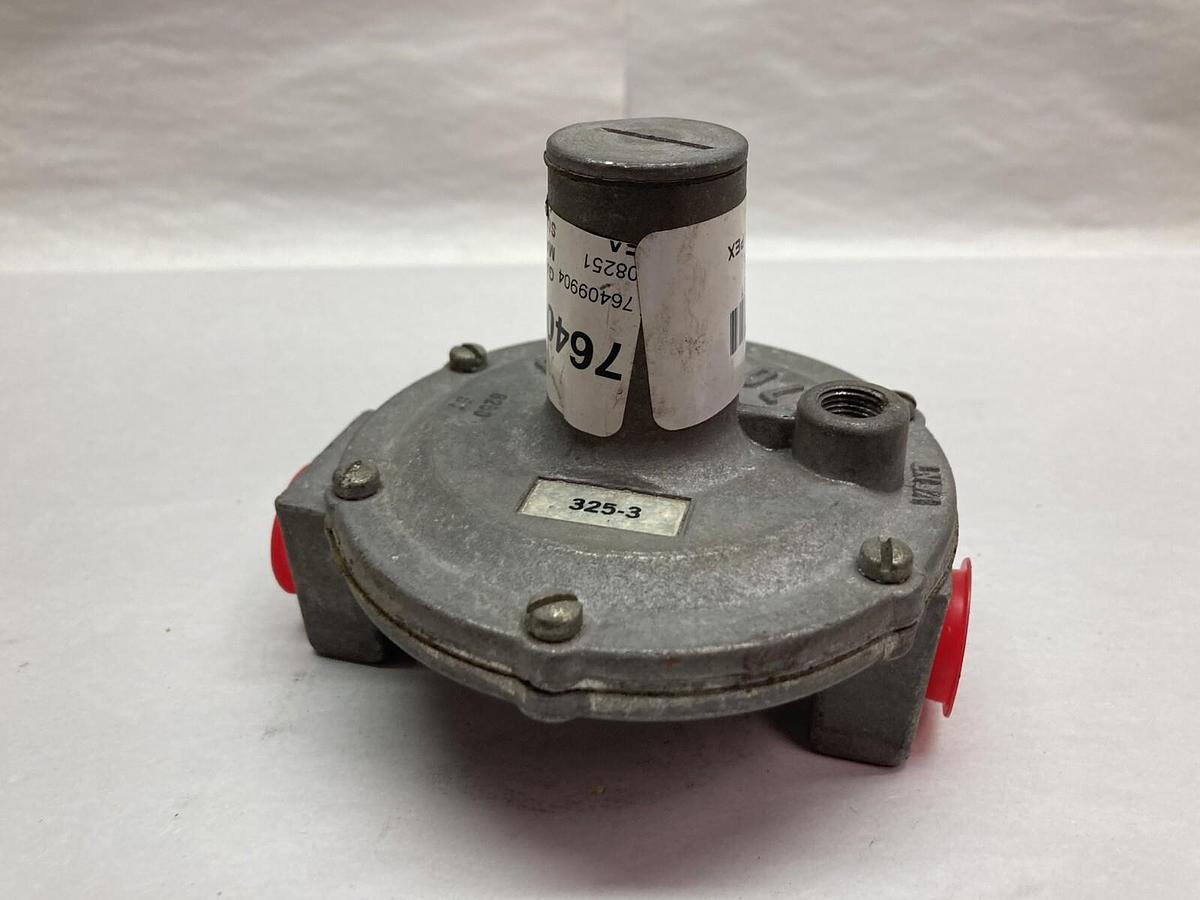 Used Maxitrol,325-3,Lever Acting Gas Pressure Regulator