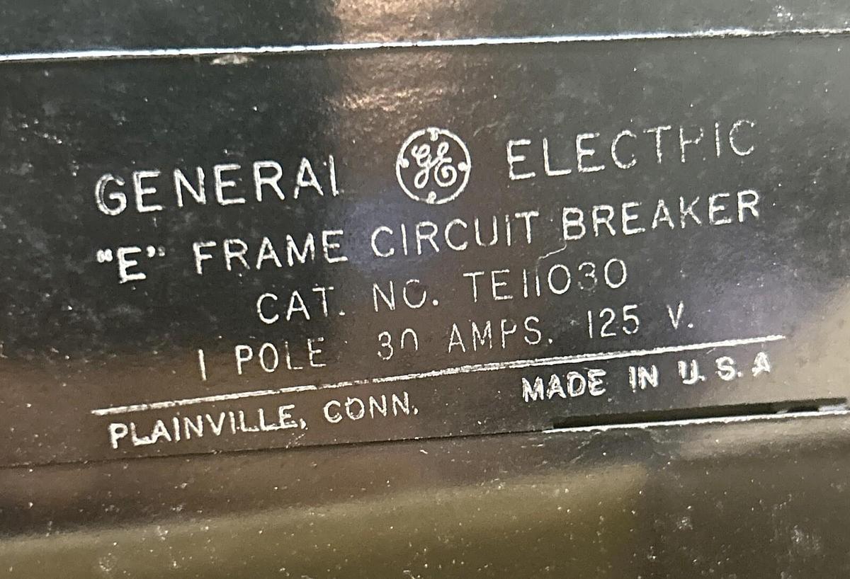 Used GENERAL ELECTRIC,TE11030,CIRCUIT BREAKER 30A 125V LOT OF 5