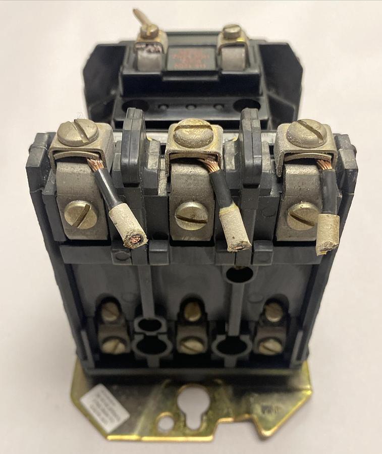 Used ALLEN-BRADLEY,500F-B0D93,SER B SIZE 1 STARTER 27A 600V