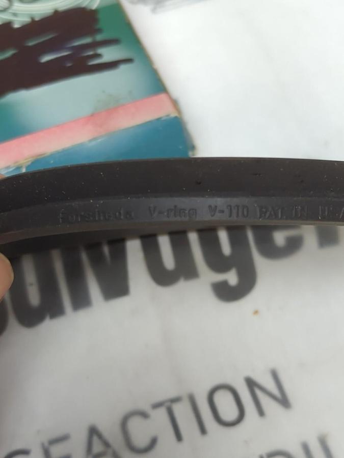 CHICAGO RAWHIDE,401104,RUBBER OIL SEAL NOS
