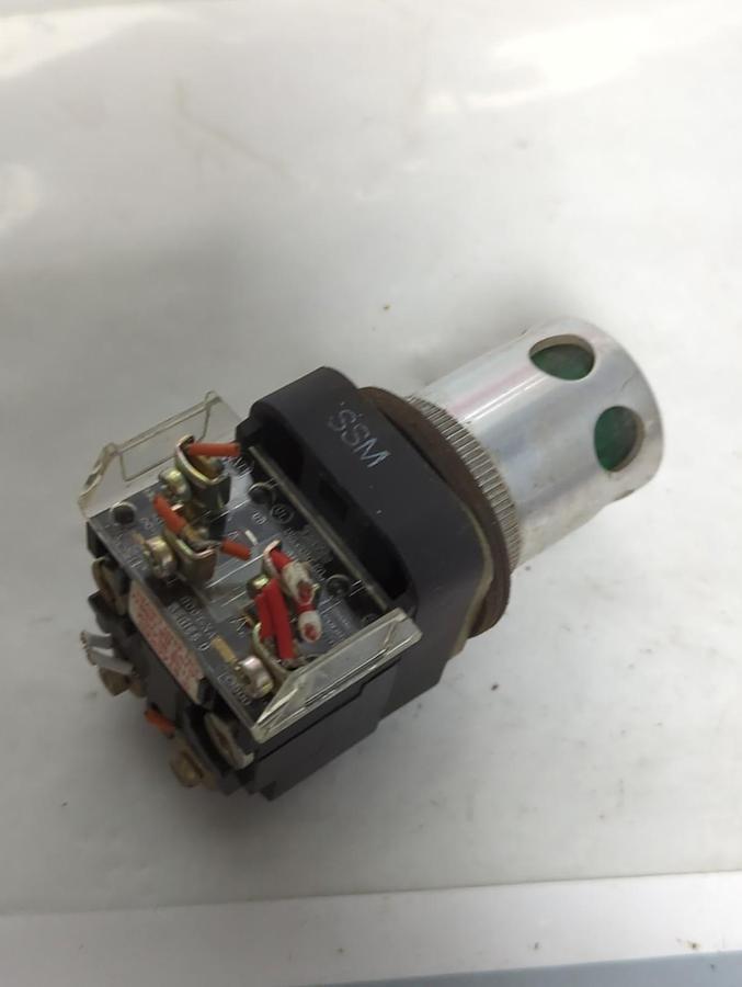 Used ALLEN BRADLEY,800T-PA16,SERIES T GREEN PUSHBUTTON PRE-OWNED