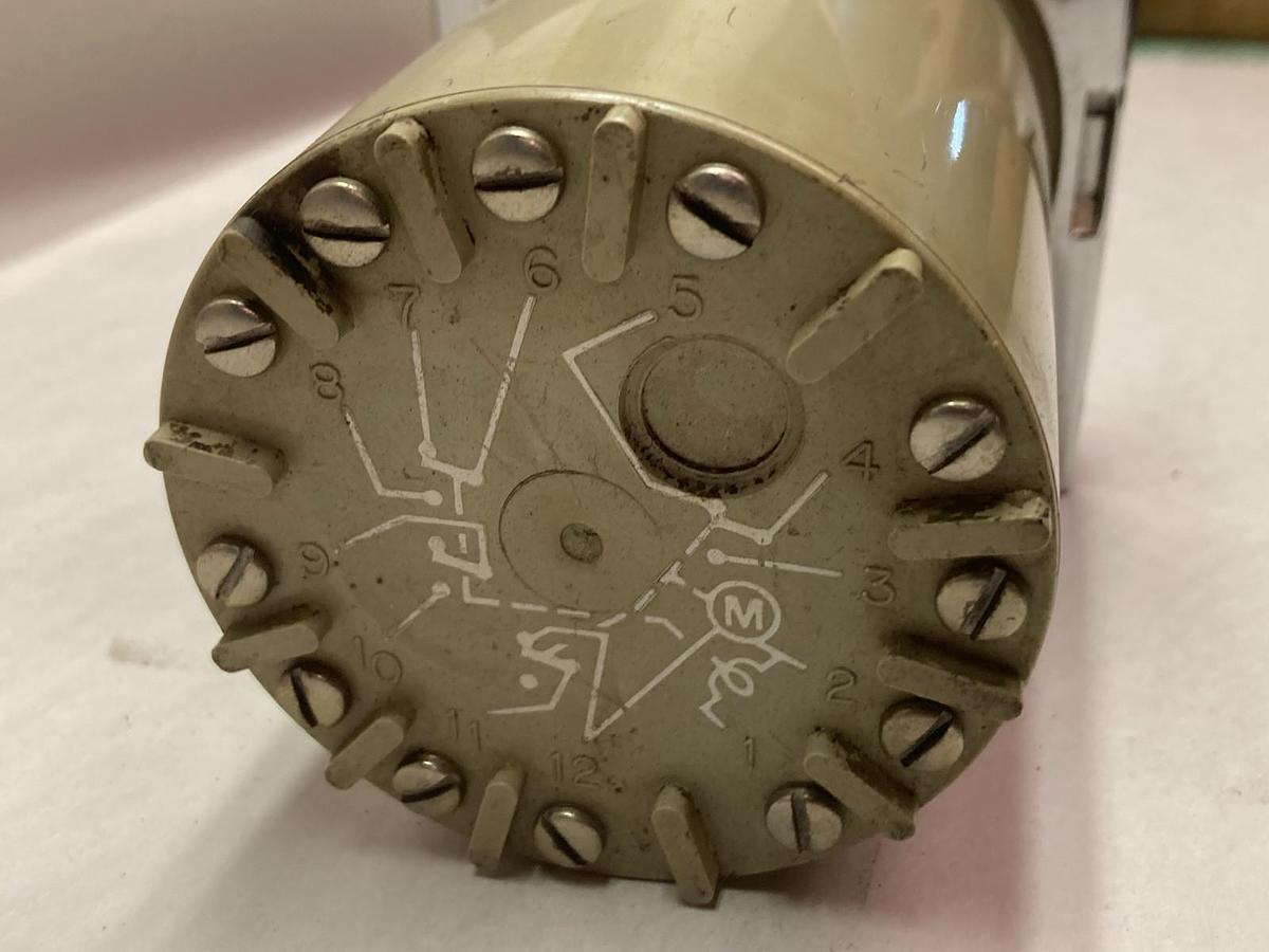 Used Eagle Signal,3054023,Analog 4-Number Display