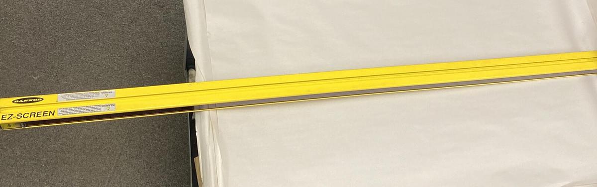 Used Banner,SLSCE14-1200Q8,EZ- Screen Light Curtain Emitter 1200 mm 24 VDC