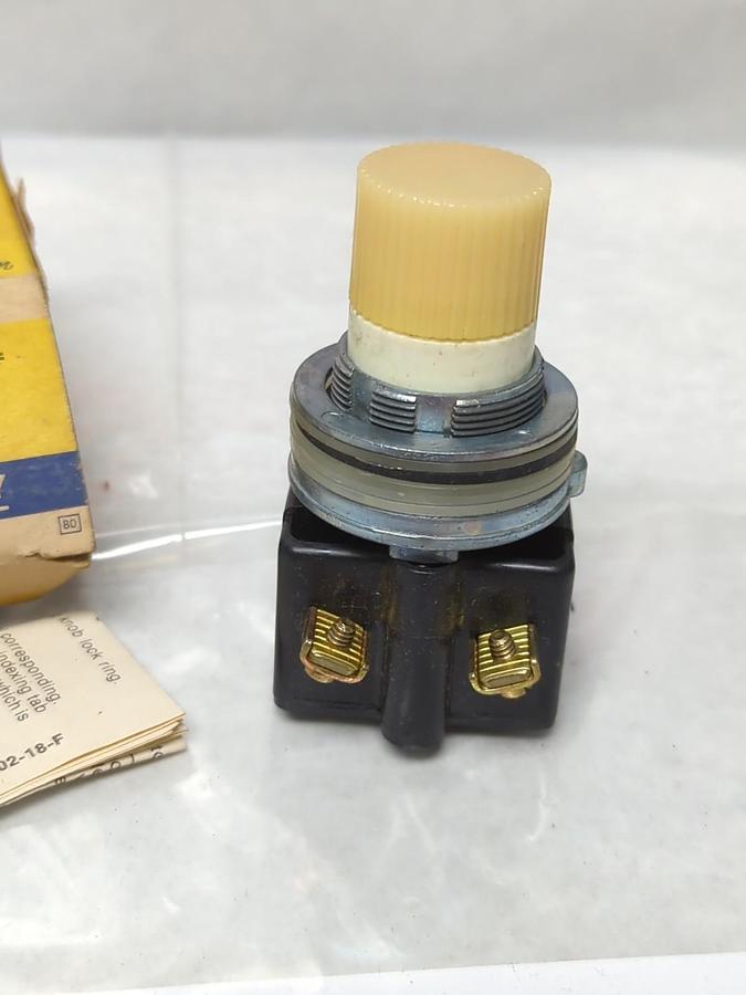 SQUARE D,9001-K2L-1W,ILLUMINATED PUSH BUTTON NOS