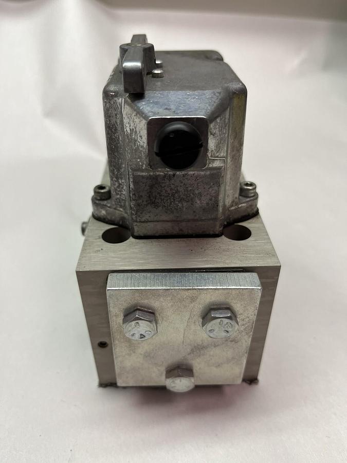 Used MOOG,G631-3601,SERVO VALVE