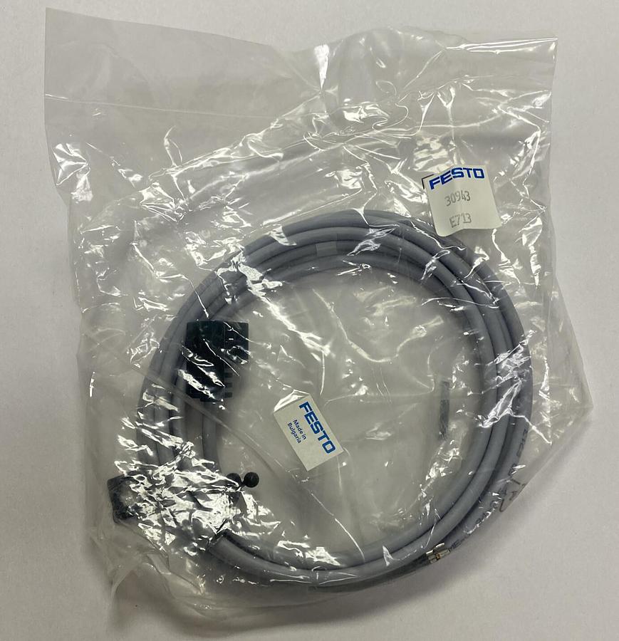 Used FESTO,30943 KME-1-24DC-2,5-LED PLUG SOCKET WITH CABLE NEW