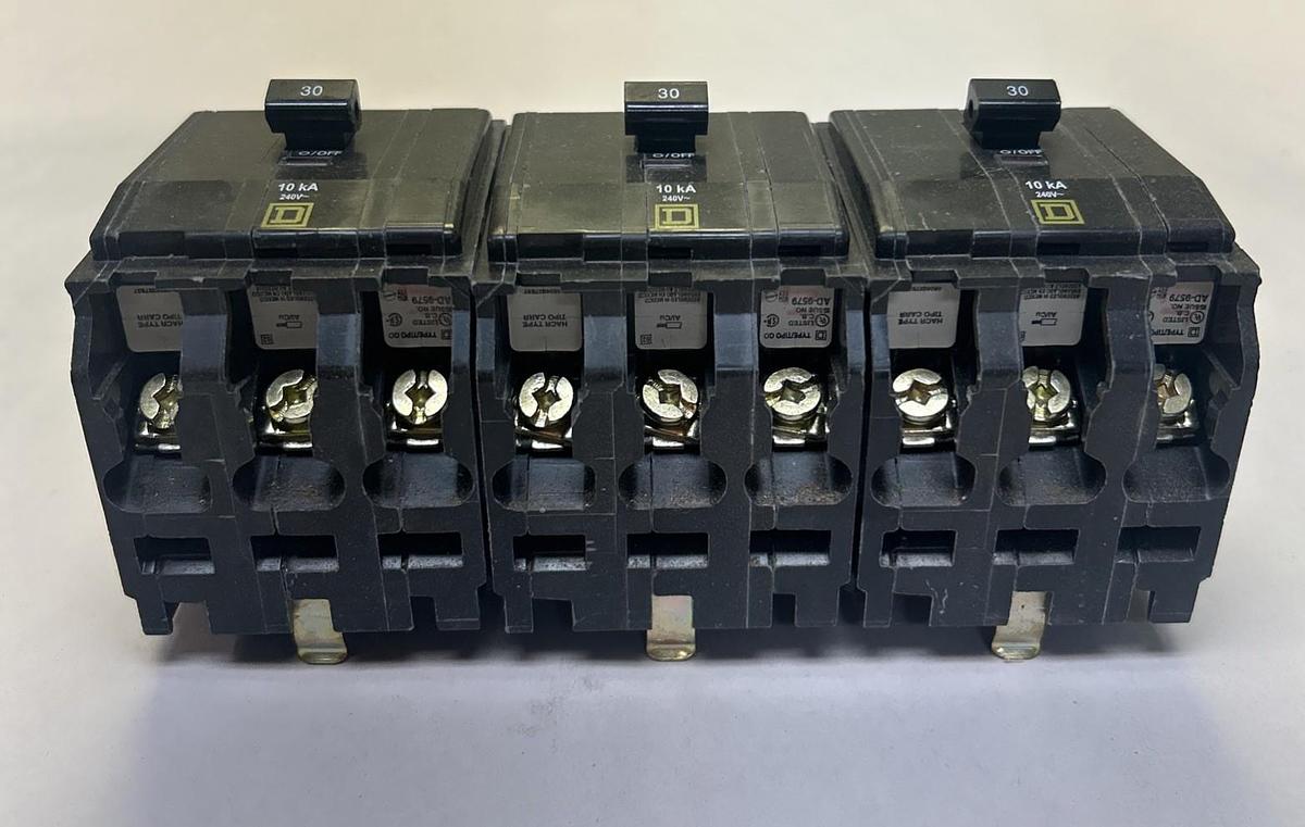 SQUARE D,QO330,CIRCUIT BREAKER 30A 240V 3P LOT OF 3 NOS
