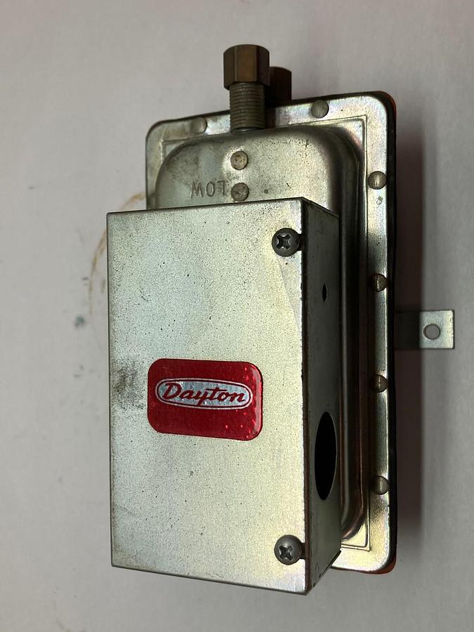 Dayton,Model 2E462A,Pressure Switch Cooling Heating SPDT