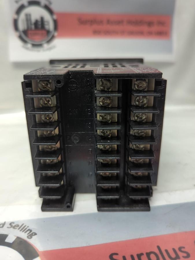 Used HONEYWELL,DC2500-EE-1A00-200-0000-E0-0,UDC2500 DIGITAL CONTROLLER PRE-OWNED