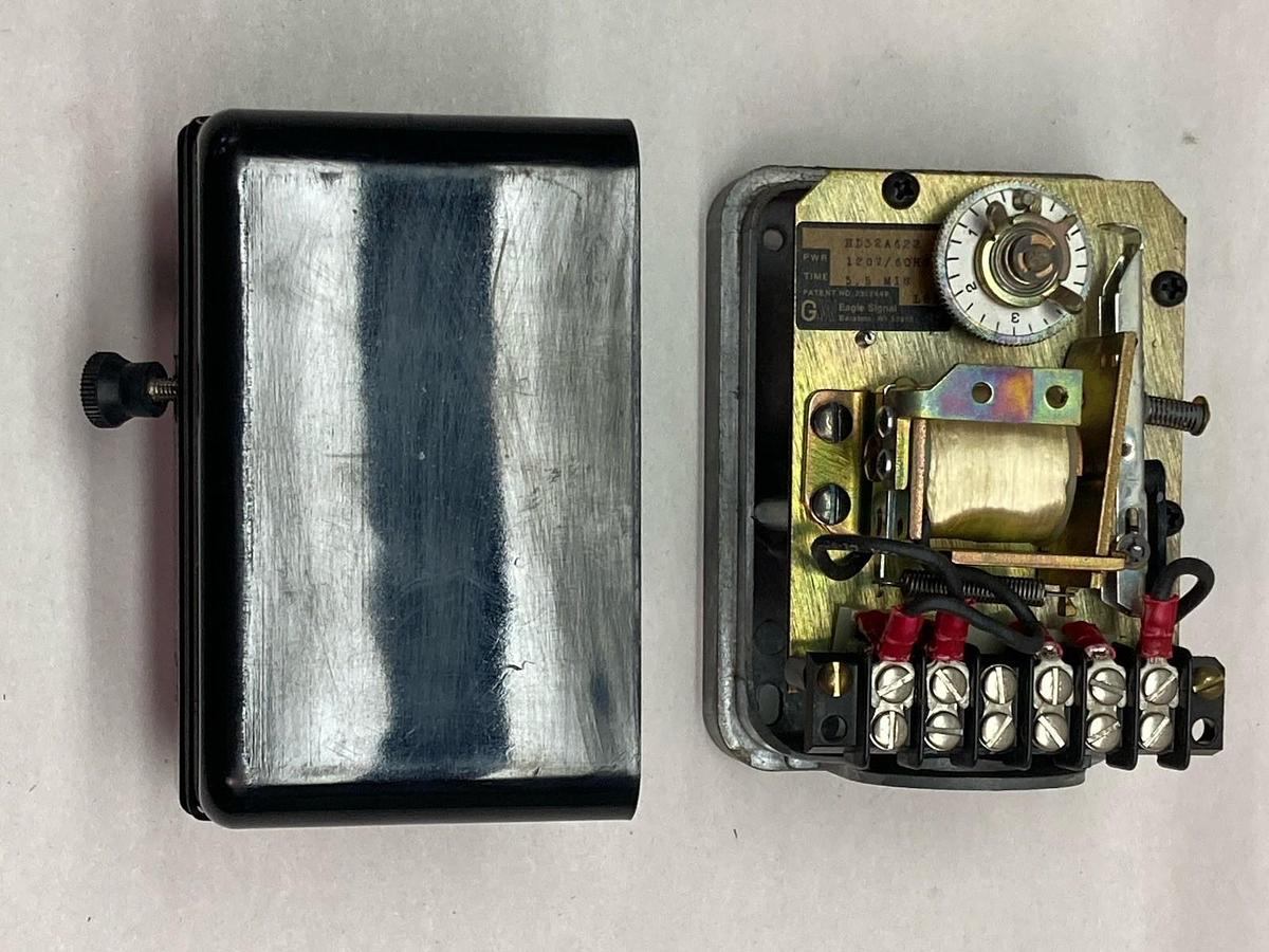 Used Eagle Signal,HD32A622,5.5 Minute Timer Relay 120V 60Hz