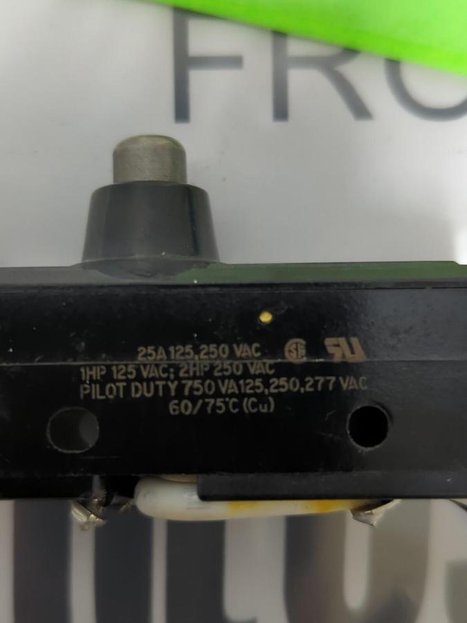 MICROSWITCH,BE-2RB,SNAP ACTION SWITCH 25A 125/250VAC NOS