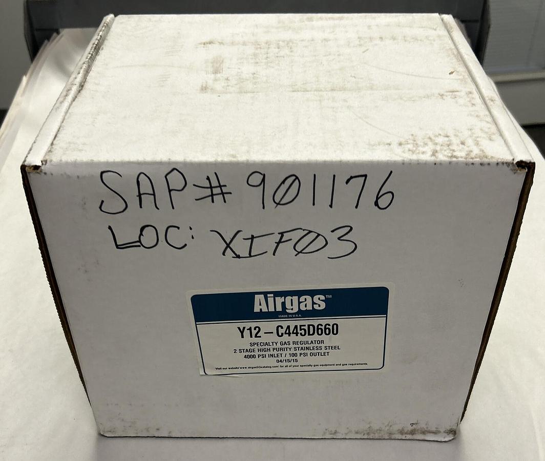Used AIRGAS,Y12-C445D660,SPECIALTY GAS REGULATOR 4000/100 PSI NEW